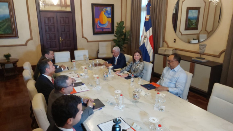 El CNM está conformado por el presidente Luis Abinader, los presidentes de las cámaras legislativas, Ricardo de los Santos y Alfredo Pacheco; el senador Omar Fernández, el diputado Tobías Crespo; el presidente de la Suprema Corte de Justicia, Luis Henry Molina; la secretaria  del consejo, Nancy Salcedo y el presidente del Tribunal Constitucional, Napoleón Estévez.