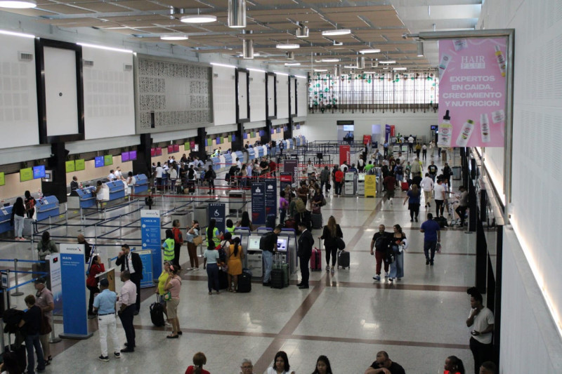 El AILA mueve a diario miles de pasajeros, y solo es superado en ese sentido por el aeropuerto de Punta Cana.