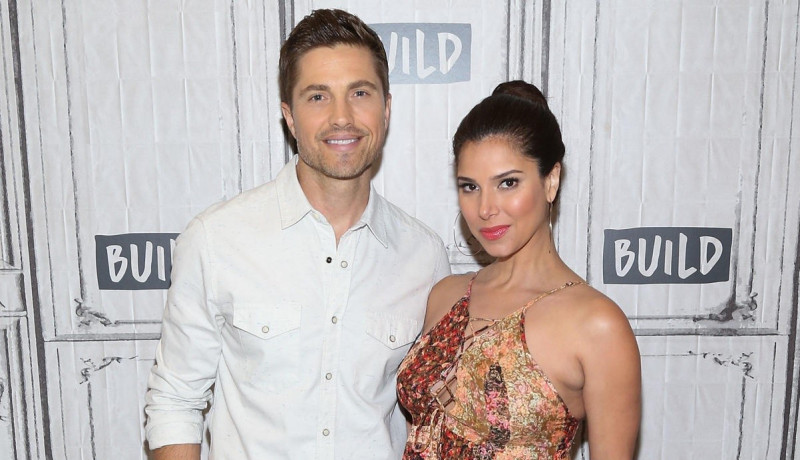 La actriz Roselyn Sánchez y el actor Eric Winter.