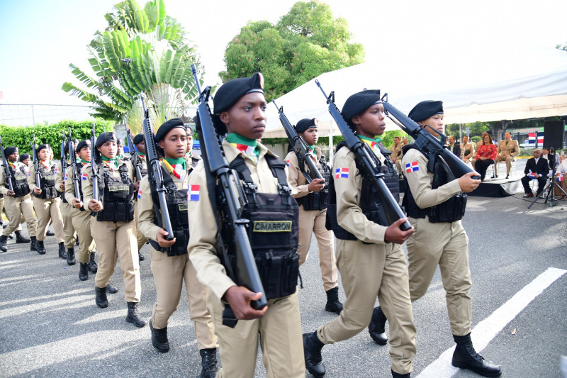 La presencia femenina fue un punto destacado de la jornada, reflejando el papel activo de la mujer en la defensa de la soberanía nacional