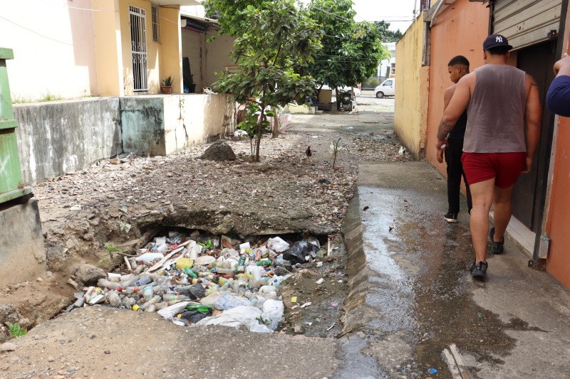 En la calle Pedro Martin del sector reclaman la atención de las autoridades para el arreglo de una cañada