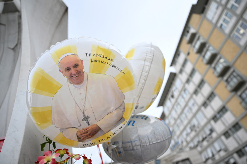 globos por el papa (2)