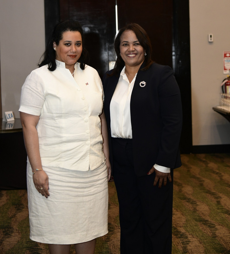 Coral Vargas y Susana Doñé.