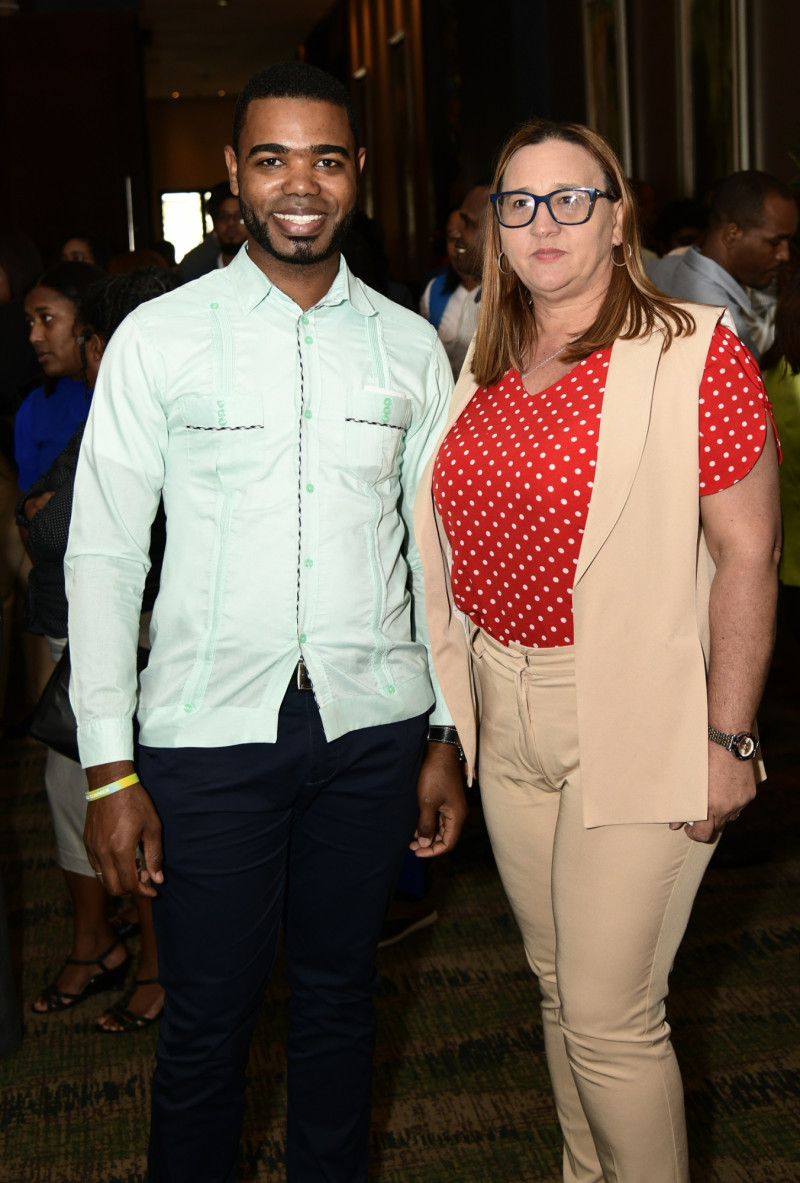 Claudia Gómez y Fanny Pimentel.