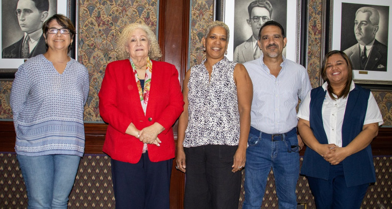 Lissette Gil; Yvonne Arias, coordinadora del Encuentro Verde; Noemí Araújo, Giordano Peña y Heidy Santana, coordinadora ambiental de la fundación Propagás.