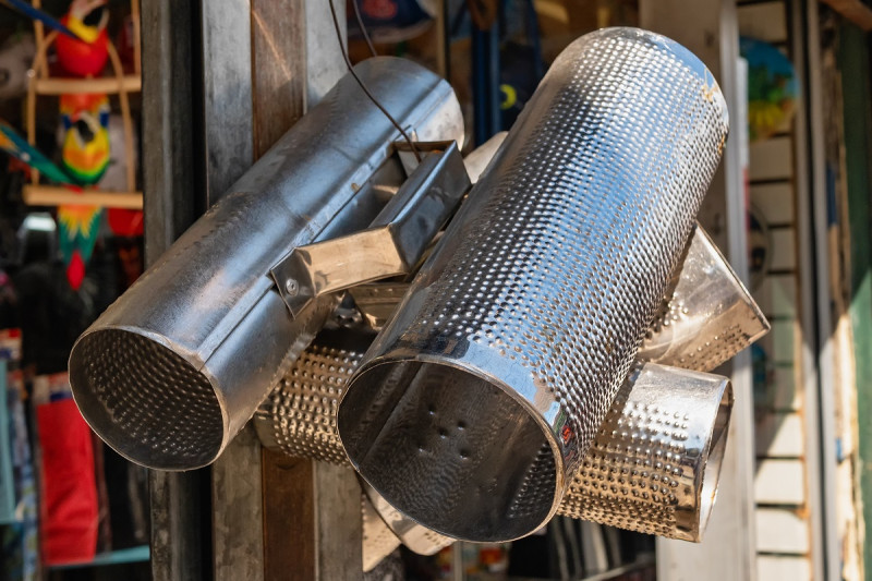 La guira es uno de los instrumentos de música heredado de los indígenas.