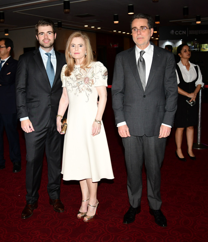 Rodrigo González, Lucía Corripio de González y Alejandro
González.