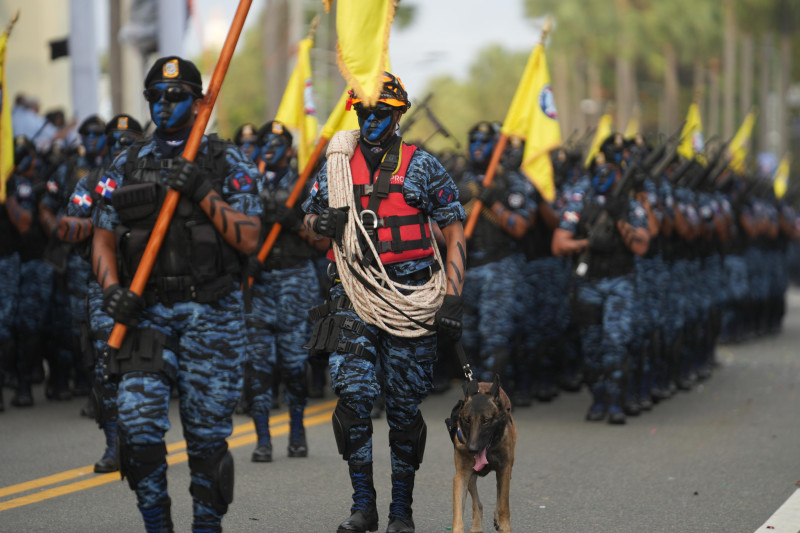 El desfile militar resaltó por su vistosidad.