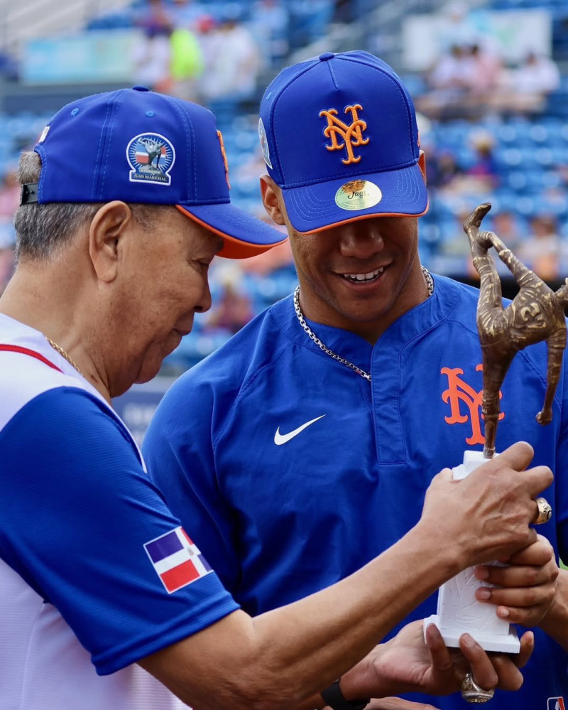 Juan Marichal entregó a Juan Soto el premio Mejor pelotero dominicano de 2024