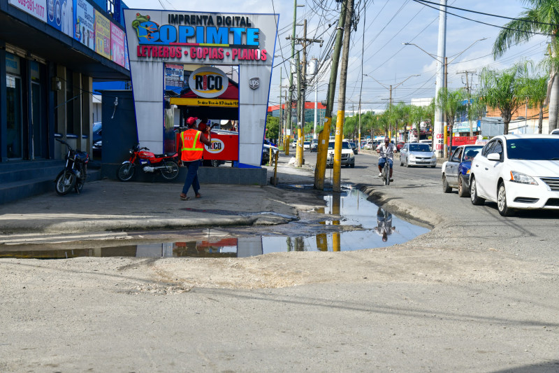 Calles deterioradas en Santo Domingo Este