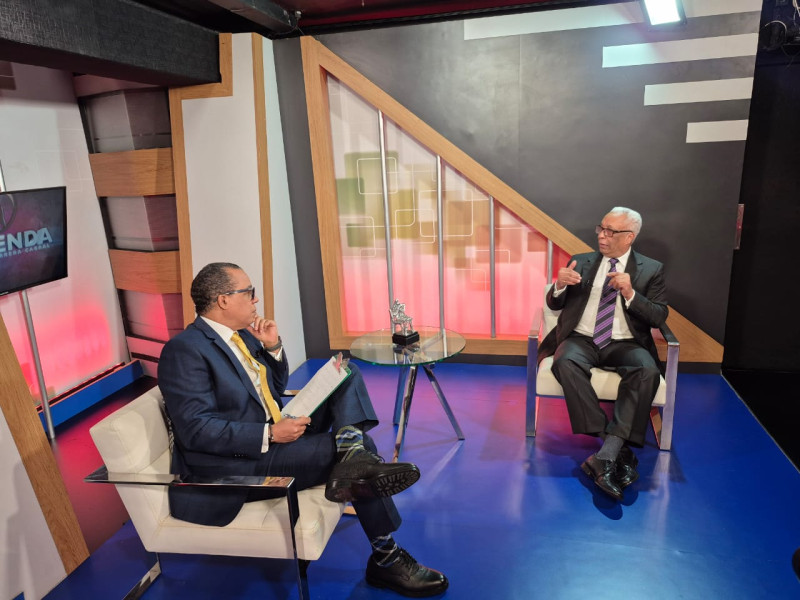 El titular de la Secretaría de Asuntos Económicos de la Fuerza del Pueblo, Daniel Toribio y Héctor Herrera Cabral.