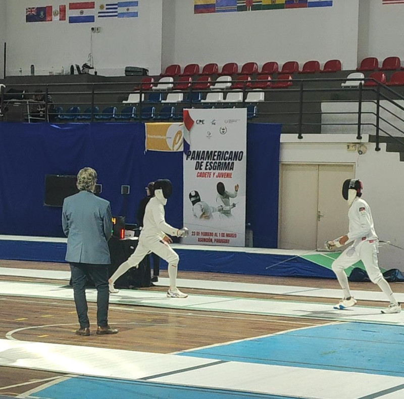 El atleta Matteo Sita durante su participación en el clasificatorio de Esgrima.