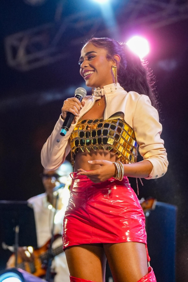 Steffany Constanza durante su presentación en el Parque Eugenio María de Hostos.