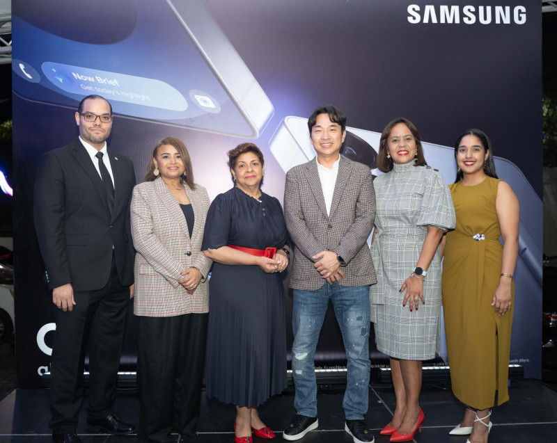 Manuel Mueses, Clara Francisco, Soraida Soto, Eugene Jo, Jazmín Martínez y Yunessis Sánchez