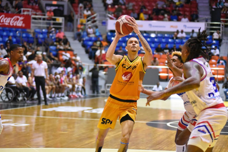 Lewis Duarte encabezó el triunfo del GUG sobre Sameji en el superior de Santiago.