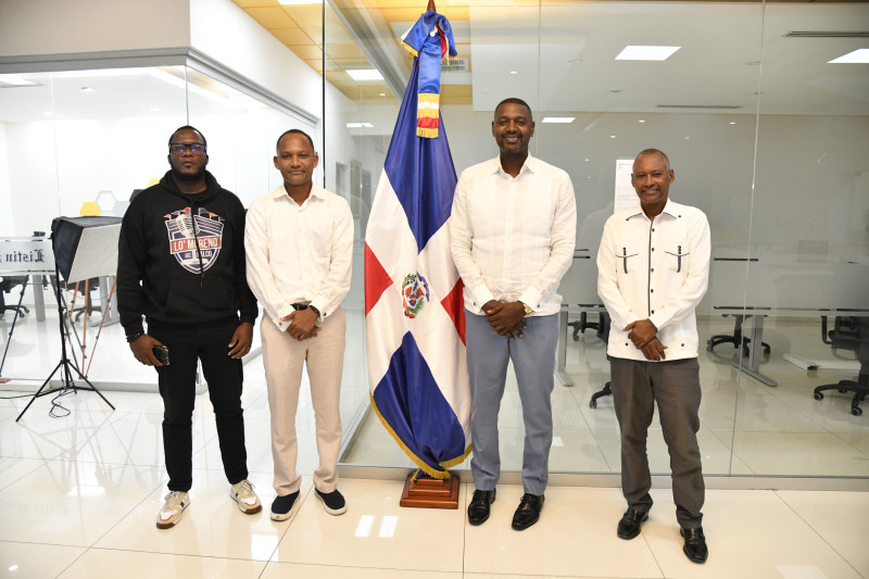 William Cabral Lugo durante su visita a LISTIN DIARIO en compañía Gabriel Vizcaíno y de los hermanos Welington y Félix Melo, director de prensa y asesor, respectivamente.