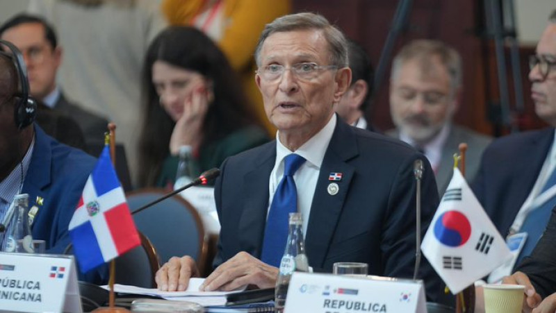 Ministro de Relaciones Exteriores Roberto Alvarez