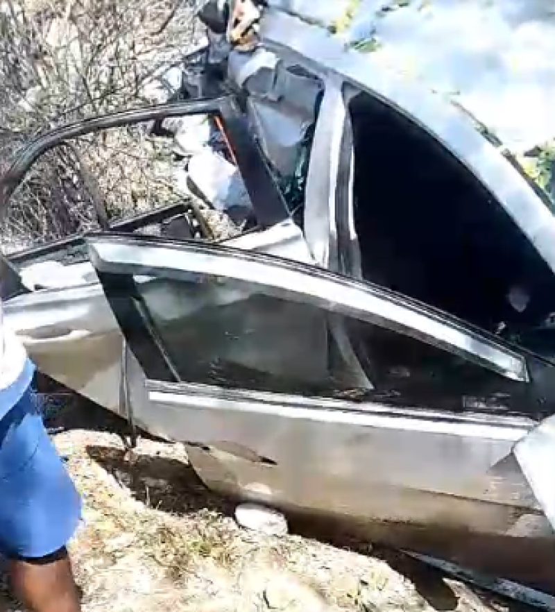 Las mujeres se transportaban en un carro, color blanco