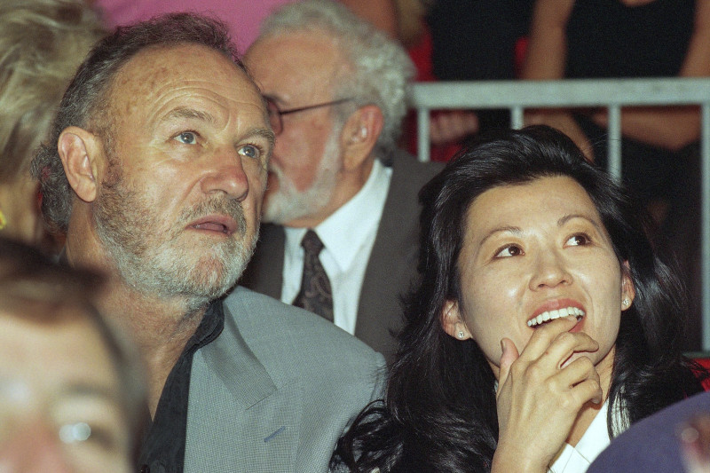 Gene Hackman con su esposa Betsy Arakawa en junio de 1993