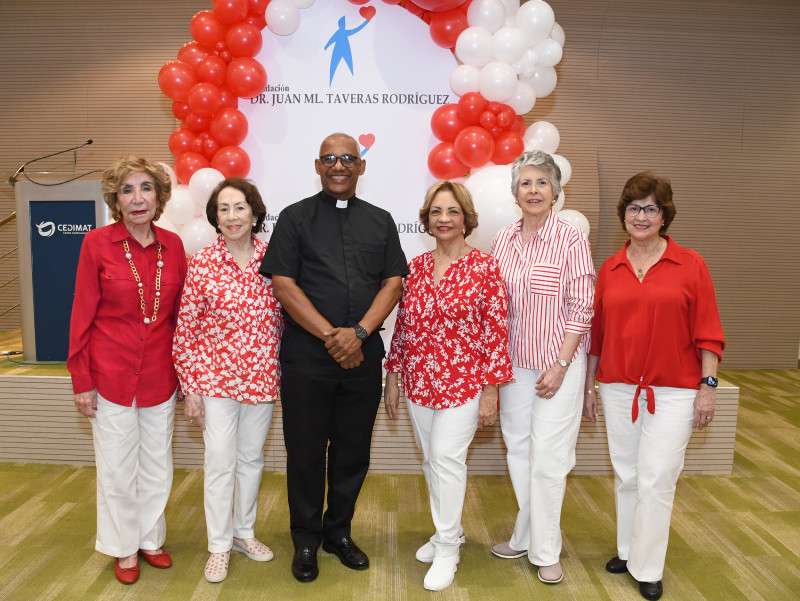 Alba Marra, Polita Barceló, Padre Melvin Arias, Angélica Benítez de Ginebra, Amelia de Castillo y Vicky de Acra