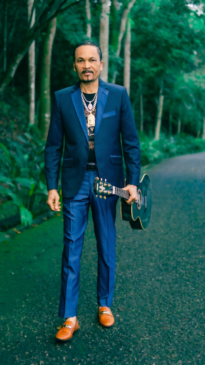 El cantante de bachata Marino Castellanos se presentó a casa llena en Santiago de Chile.