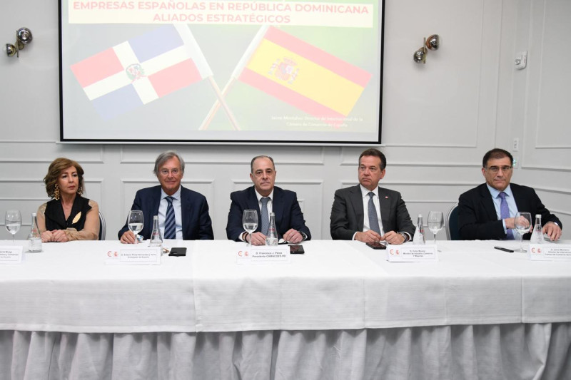 La actividad de lanzamiento se realizó anoche  en la Casa de España.