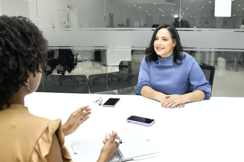 Elizabeth Gutiérrez durante la entrevista en Listín Diario