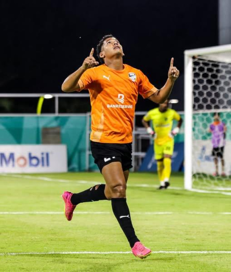 Daiver Vega celebra luego de anotar uno de los goles del Cibao FC en su victoria en la Copa LDF.
