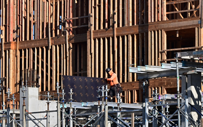 Los constructores de viviendas podrían enfrentar mayores costos debido a los aranceles promulgados por el presidente estadounidense Trump.
