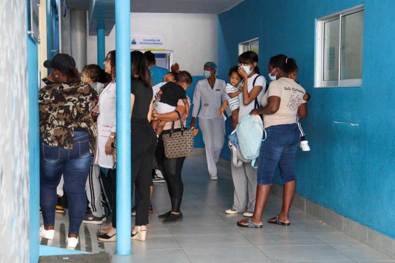 Niños afectados con virus gripales van en aumento en el Robert Reid Cabral.