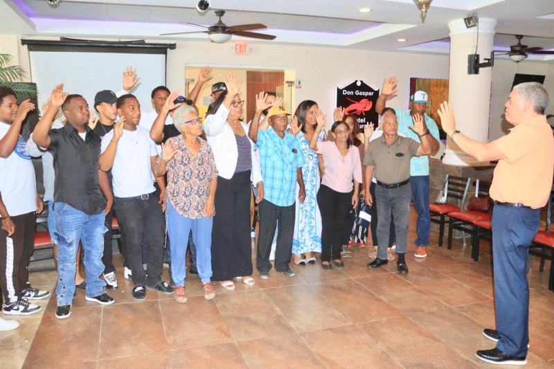 El político opositor Carlos Amarante Baret en juramentación de dirigentes en Montecristi.