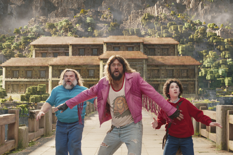 "Jack Black, Jason Momoa y Sebastian Hansen en una escena dE "A Minecraft Movie".