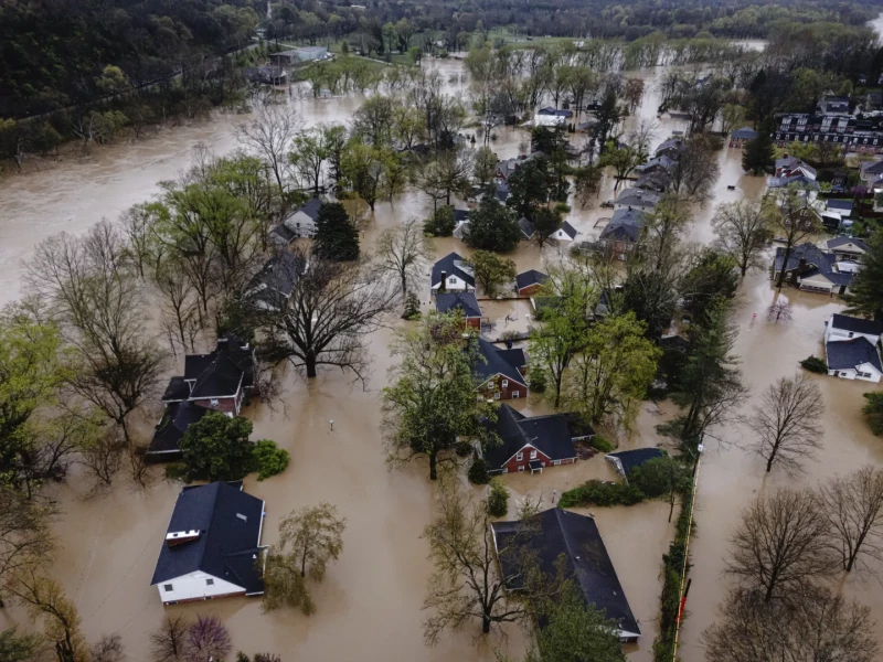 Barrio inundando en Frankfurt, Kentucky.