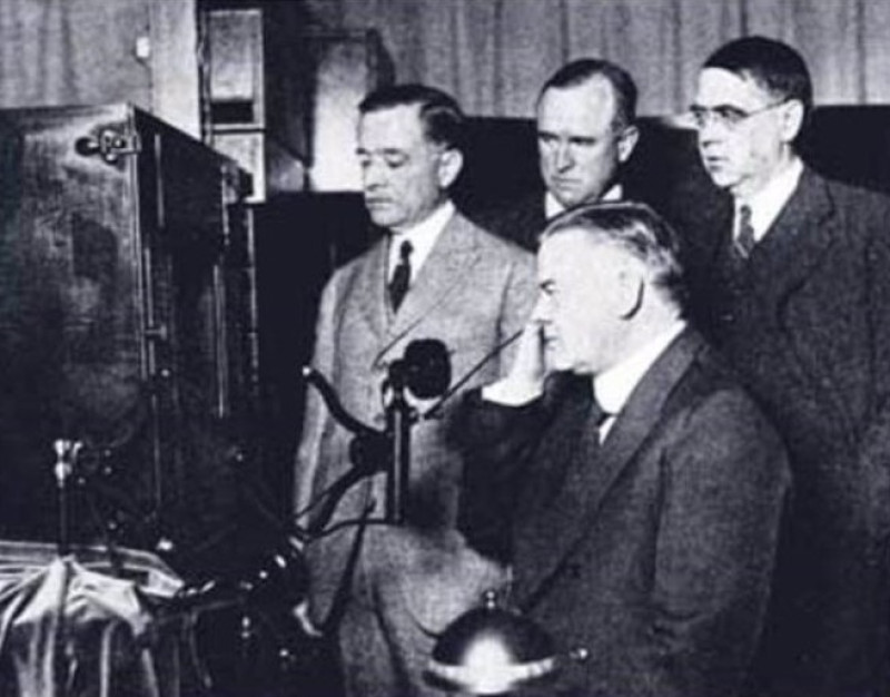 Primera emisión de TV a larga distancia