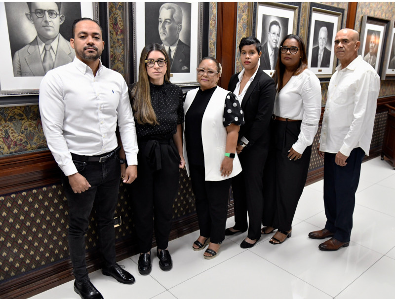 Los odontólogos forenses Greghory Bidó, Mariel Corominas, Bienvenida Gutiérrez, Elizabeth Ramírez, Yajaira Ramírez y Emenegildo Fan Fan.