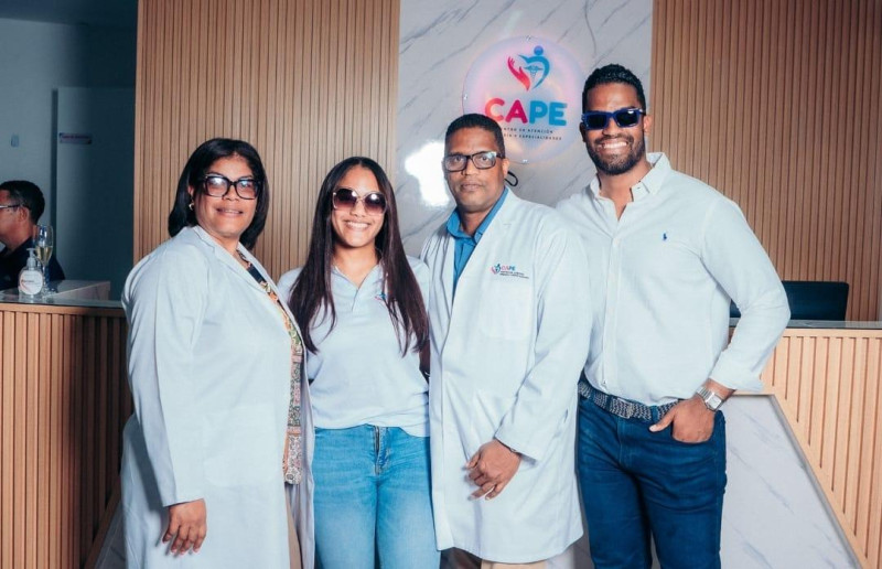 Miembros del Centro de Atención Primaria durante la inaguración.