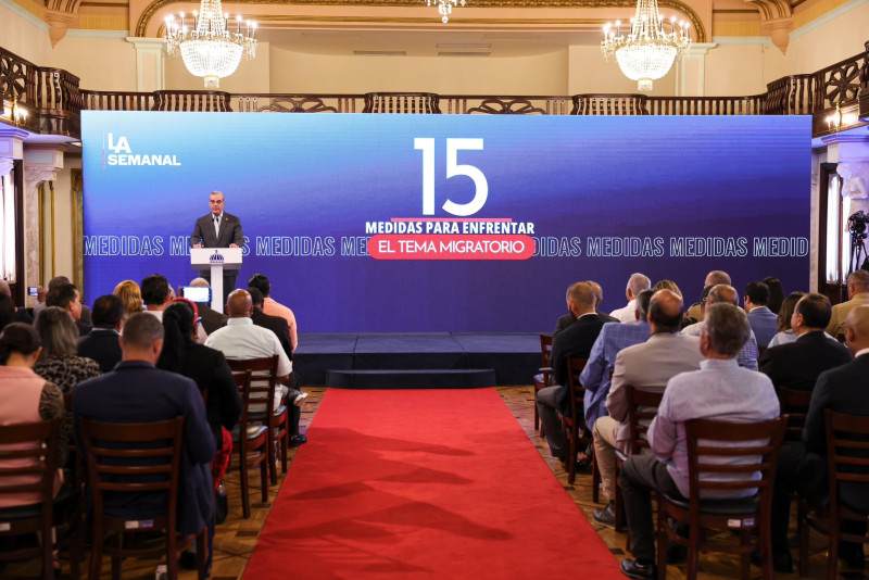 El presidente Luis Abinader anunciando su llamado al PLD y la FP a integrarse al pacto de nación.