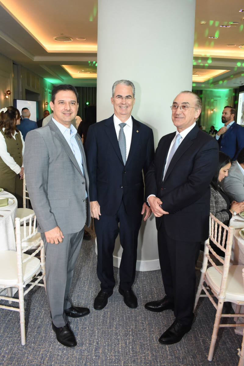 Richard Lueje, René Grullón y Mario Lama.