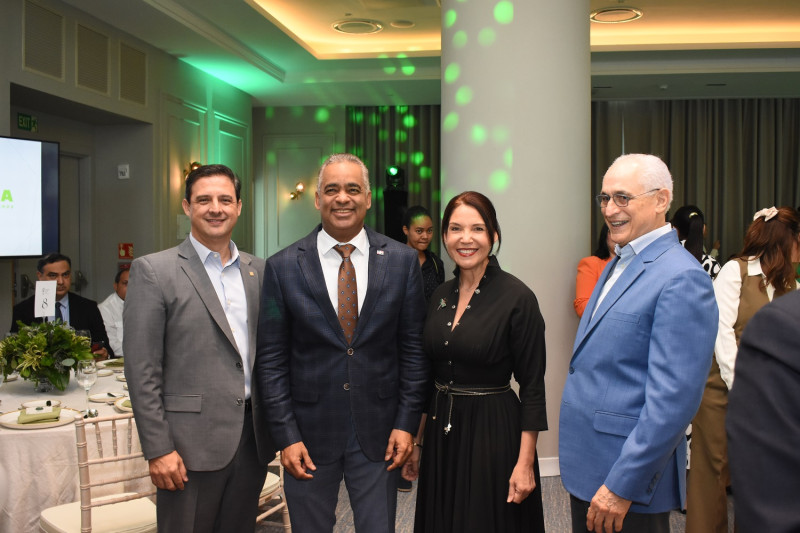 Richard Lueje, Joel Santos, Aura Caraballo y Sergio Grullón.