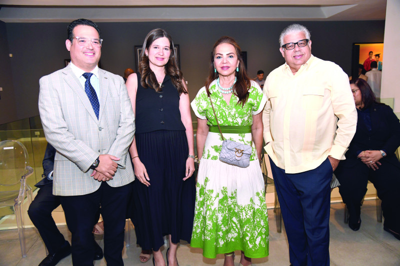 Yoaldo Hernández, Yakaira Pérez, Maribel de Mesa y Juan José Mesa.