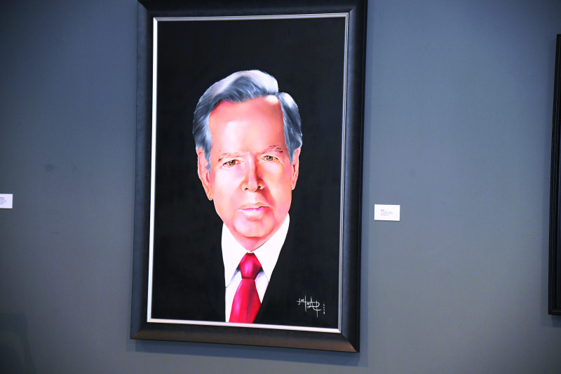 El retrato de don José Luis Corripio Estrada forma parte de la muestra