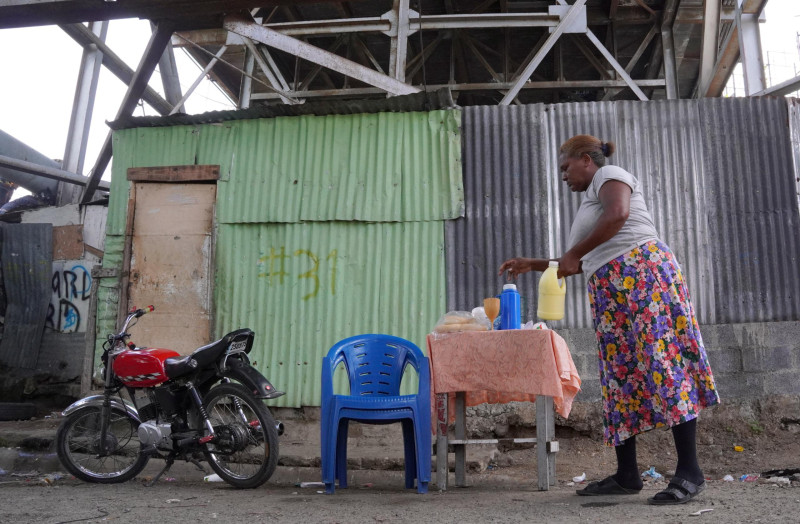 Yesenia Ventura y su puesto de café bajo el Puente de la 17.