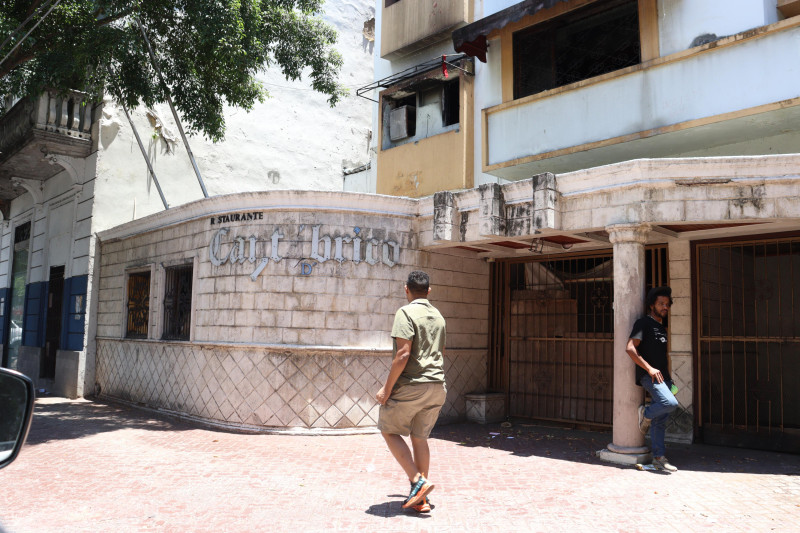 El local del antiguo restaurante Cantábrico es uno de los inmuebles abandonados.