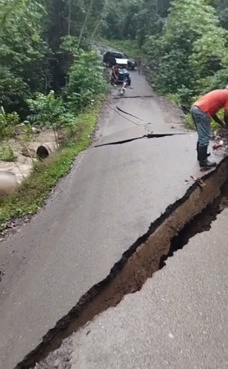 Lluvias continúan provocando daños a vías en Puerto Plata