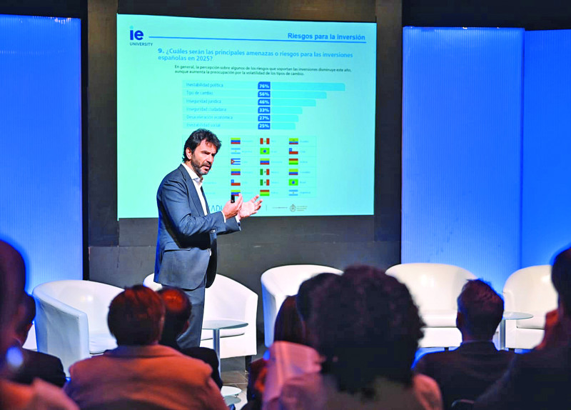 Juan Carlos Martínez Lázaro al presentar el informe.