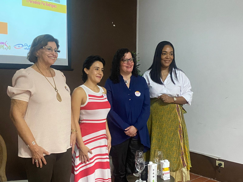 Represetantes del Foro de Mujeres Periodistas Dominicanas.