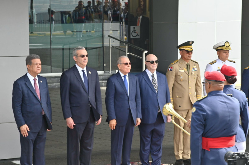 Luis Abinader (centro), Leonel Fernández, Danilo Medina e Hipólito Mejía