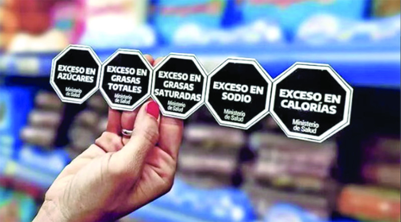El etiquetado beneficia el consumo conciente de alimentos en la población.