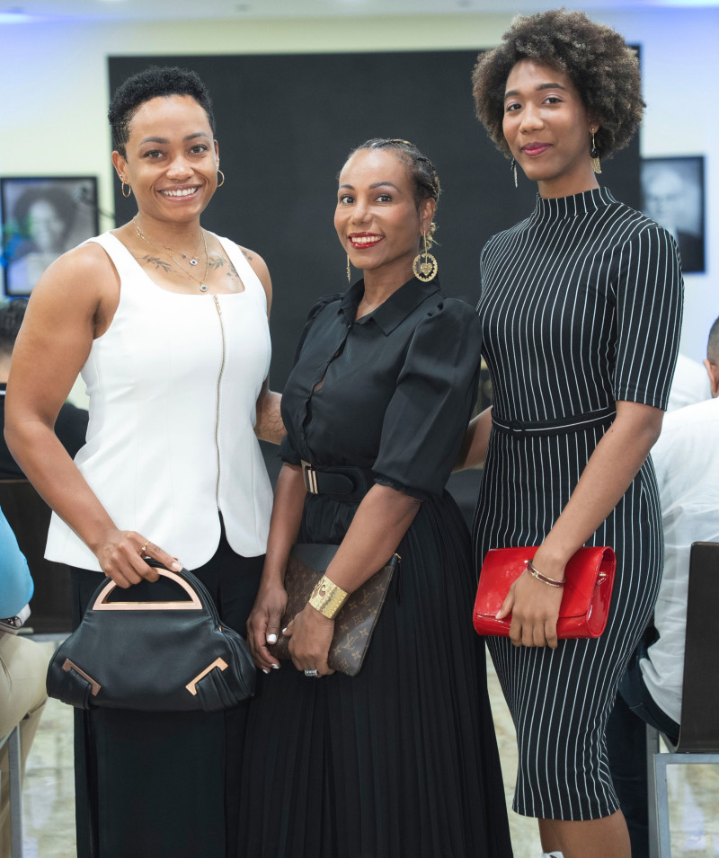 Carolina de la Cruz, Elaine de Peña y Cielo Santos.