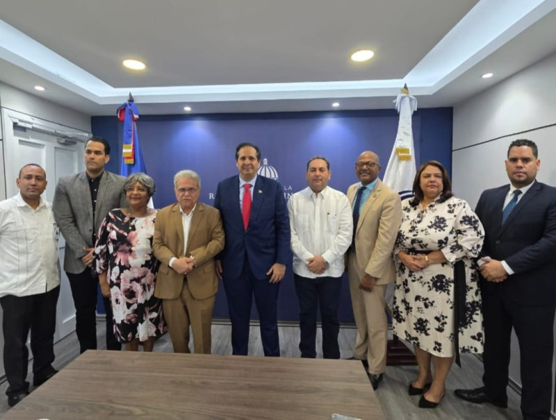 Representantes de Colegio Médico Dominicano (CMD), el Ministerio de Salud Pública y el Servicio Nacional de Salud (SNS) para llegar a un acuerdo